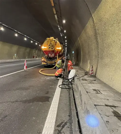 凤岗镇隧道排水渠清淤